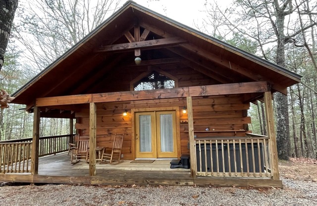 Laurel Wood - Hot Tub, King Bed, Dog Friendly! by RedAwning