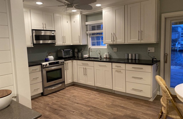 Lavallette Beautiful Bay front townhome with a pool and short walk to the beach