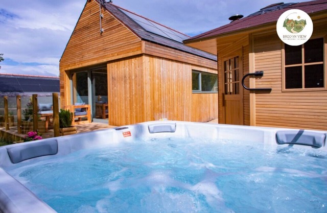 Lavender Lodge for 2 Hot Tub + Sauna
