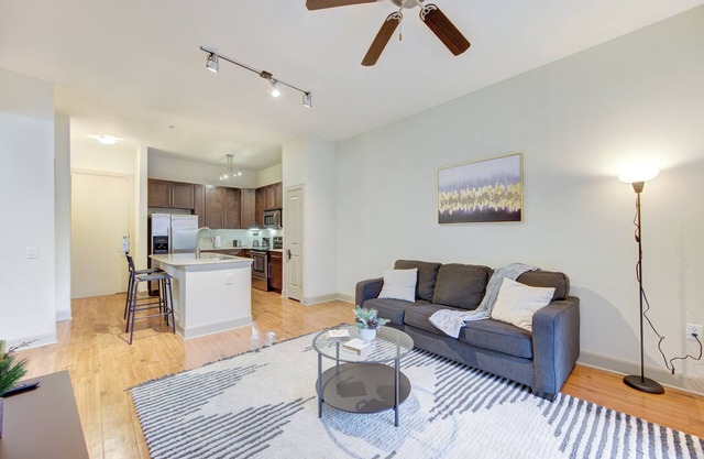 Lavish 1BR apartment with AC, fitness room, WiFi, Pet-friendly