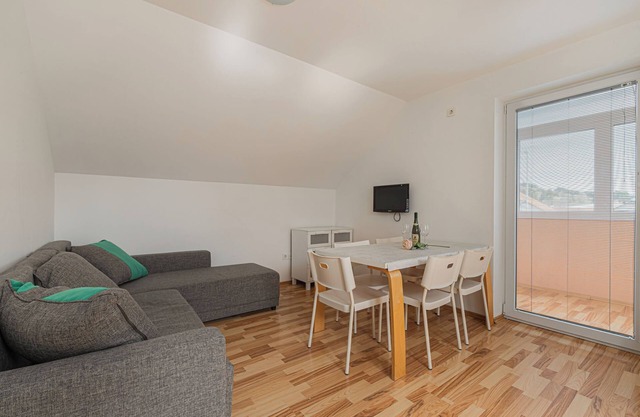 Lavrič Hideaway Apartment 4, Bloke, Slovenia