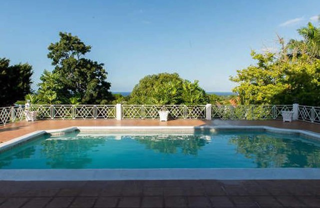Lawrence Pool House