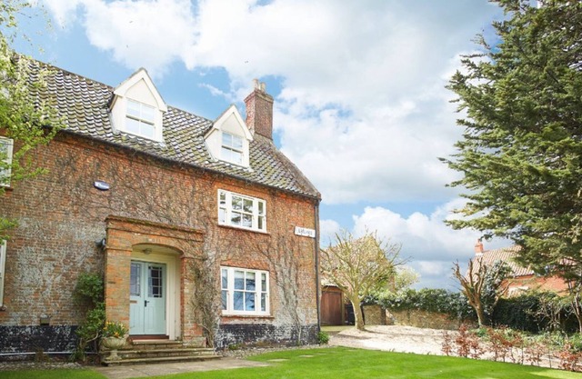 Laylands is a historical building with a legacy dating back to the 15th Century. Situated in an amaz