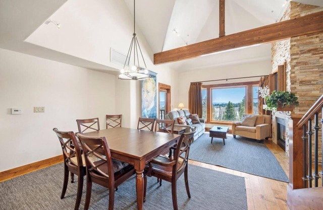 Lazy Daze Lodge 2 Bedroom Condo - Comfortable 2 BR Condo with Fireplace and Patio
