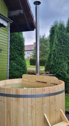 le chalet vert et bain nordique au feu de bois