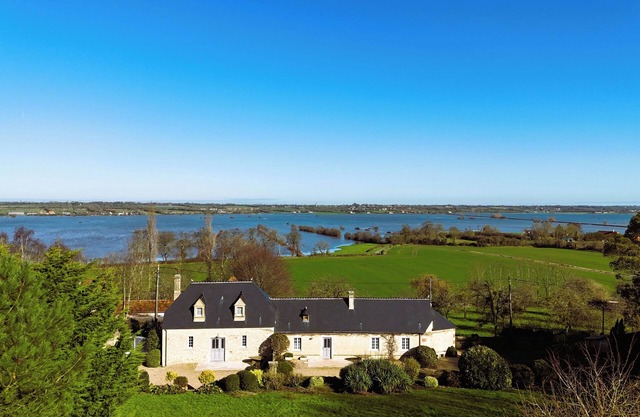 Le domaine des roseraies, gîte les roseraies