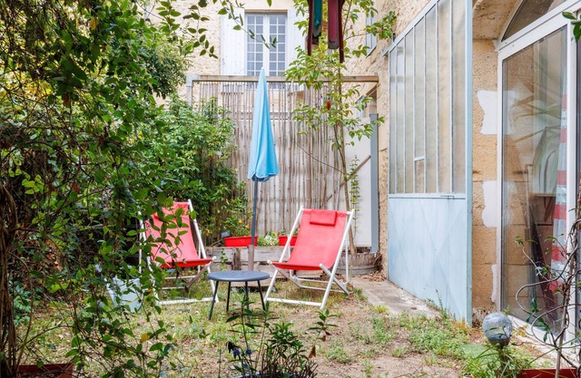 Le Fil Rouge – A Warm Holiday Home Blending Stone and Design in the Countryside