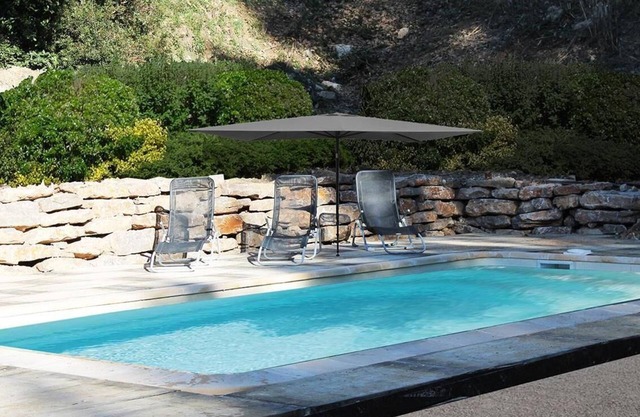 Le gîte du Paradaou with swimming pool and air-conditioning in a peaceful Provencal setting