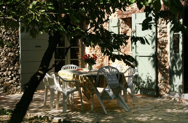 Le Jas, charming Mas in Provence with shared pool, nature, calm, space