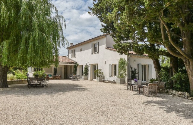 Le Mas de la Toulissière, swimming pool and garden in Drôme Provençale