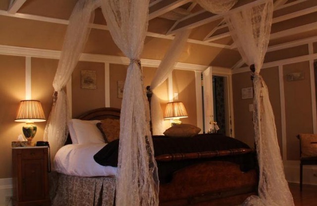 Leaside Manor