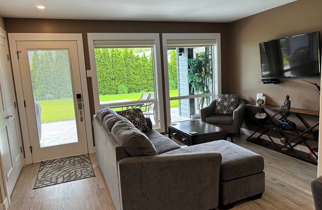 Legal 2 bedroom suite conforms to the new 2024 Short Term Rental Regulations.