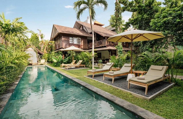Legian 6BR Villa 16px Big Group Walk to 66 Beach