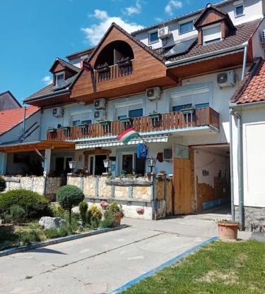 Lenzl's Panzió
