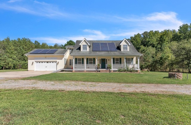 Leo Farm Villa - Beautiful Country Retreat by RedAwning