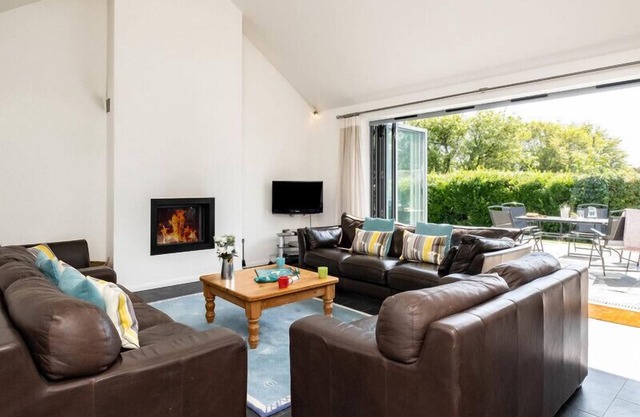 LERRYN, pet friendly, with a garden in Rock