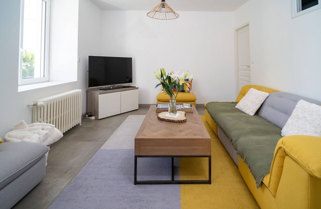 Les Demeures de Mentor-Romard, classified 4* for 10 people, near beaches