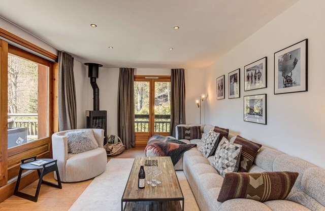 Les Melées Apartments - Alpes Travel - Argentiere (2 apartments sleeping 6/8 and 8)