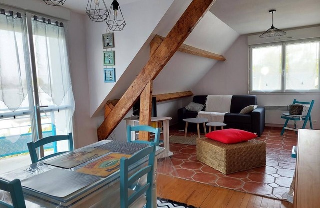Les Pins, beach apartment on foot.