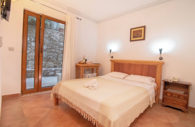 Levantin Inn Room N6 park view