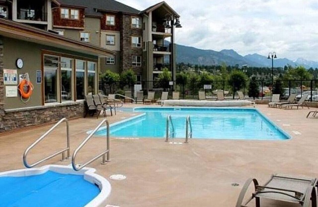 Light & Airy | Pool | Hot Tub | Pets | Ground LVL
