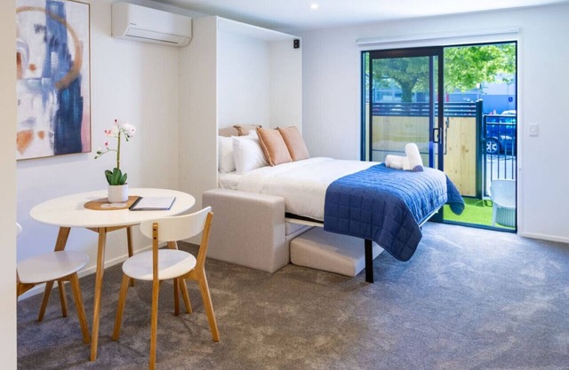Light-Filled Studio Close to South City Mall