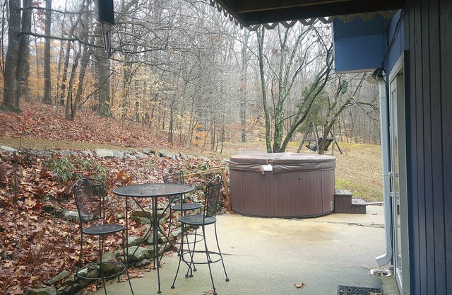 Lil Black Bear Inn