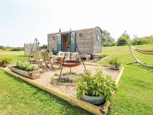 Lillie's Shepherds Hut at Shepherds Lodge Retreat and Wellness