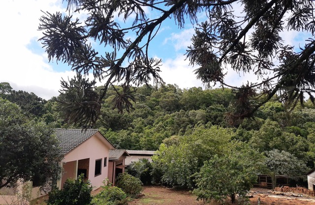 Linda Casa de Campo com Lago Para Pesca, Mesa de Sinuca e Área Para Acampamento
