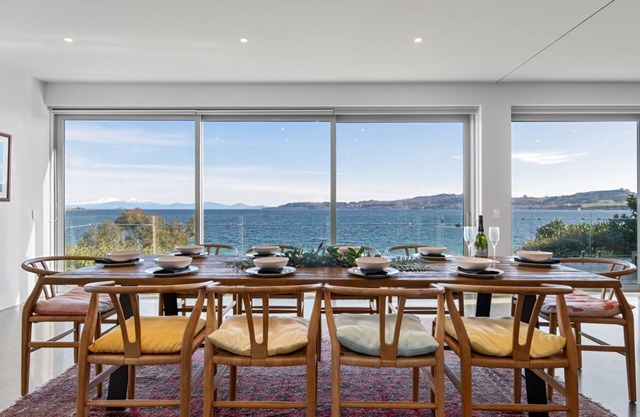 Linger Lakeside Stunning Views