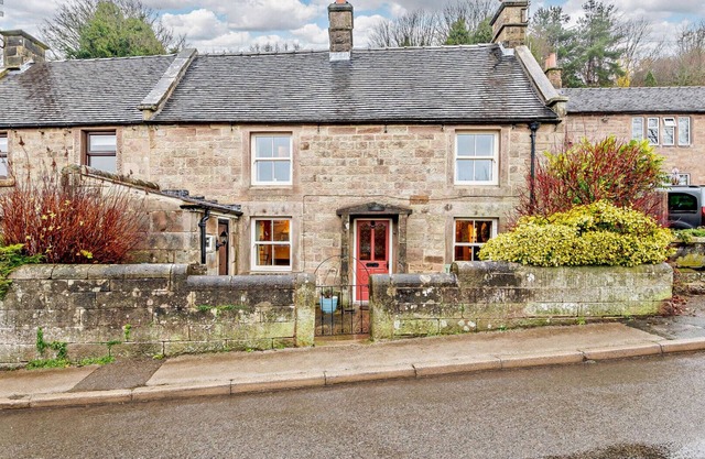 Lion Cottage - Two Bedroom House, Sleeps 4
