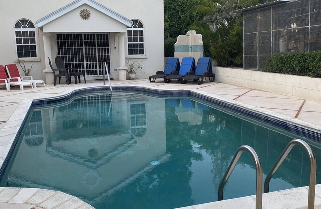 Little Bimshire spacious villa, large pool, private road near shops & bars