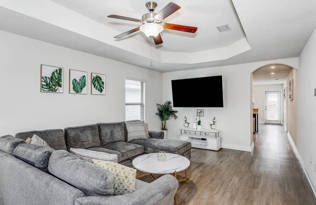 Little Gem |Reduced Rates |Extended Stays Accepted |5 Min to NAS & Downtown Pensacola |Fenced Yard