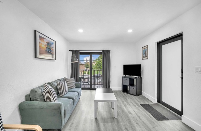 Little Havana Gem Unit 4 - Stylish 2/1 - Renovated