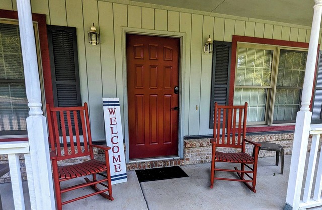 Little House on the "Parkway" in Beautiful Tellico Village Lake/Golf Community