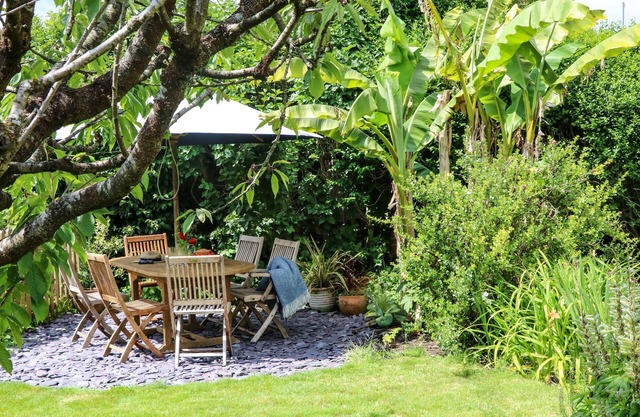 LITTLE ORCHARD, family friendly in Maiden Newton, Dorset