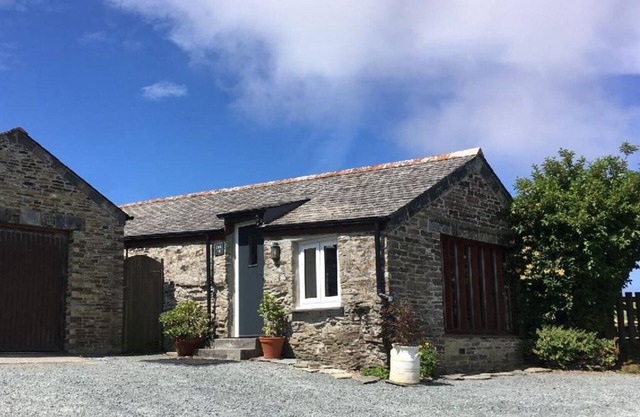 Little Pol Boscatle, partial Sea and country Views