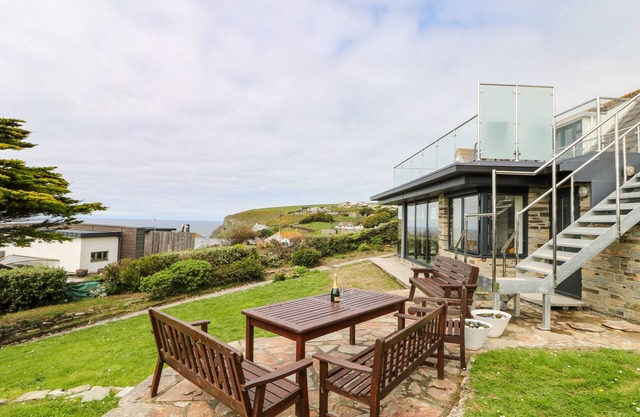 LITTLE TRELAWNS, family friendly in Mawgan Porth