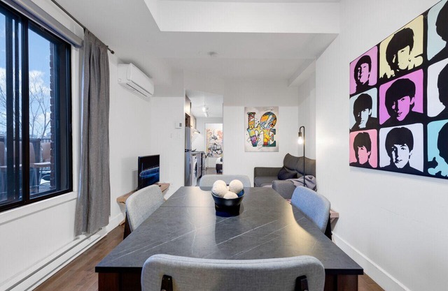 LiV MTL Soho-2 Deluxe 1BR Suite + Big Rooftop