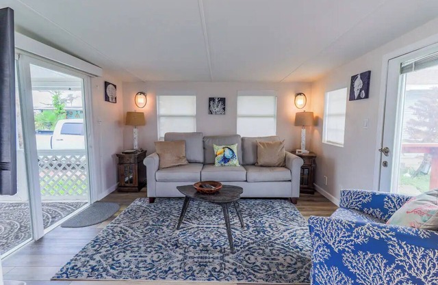 LIV Sea Cottage: Water Front and private Boat Dock (Pet Friendly)