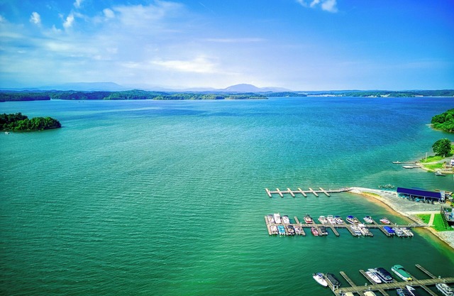 Live Luv Lake -On The Lake, $1089 FREE tickets each paid day, Dollywood and More