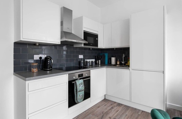 Livestay Modern One Bed Apartment in Aylesbury16