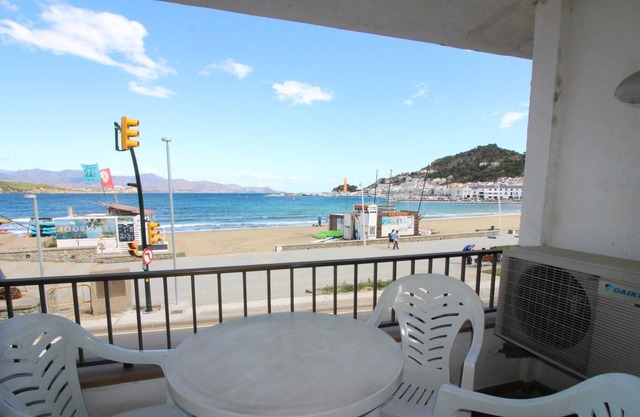 LLANÇÀ 8 DAVANT MAR - Apartment on the seafront with fantastic views to Port de la Selva.