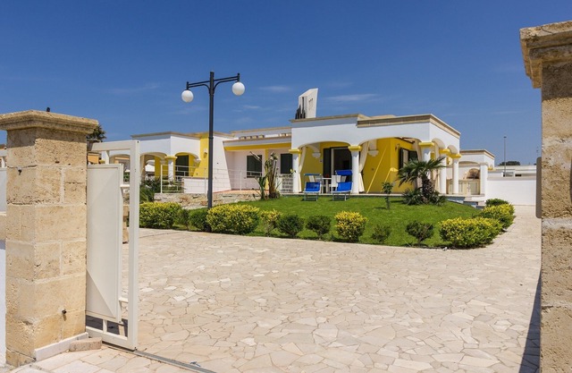 Located about 200 meters from the enchanting beaches of Pescoluse.