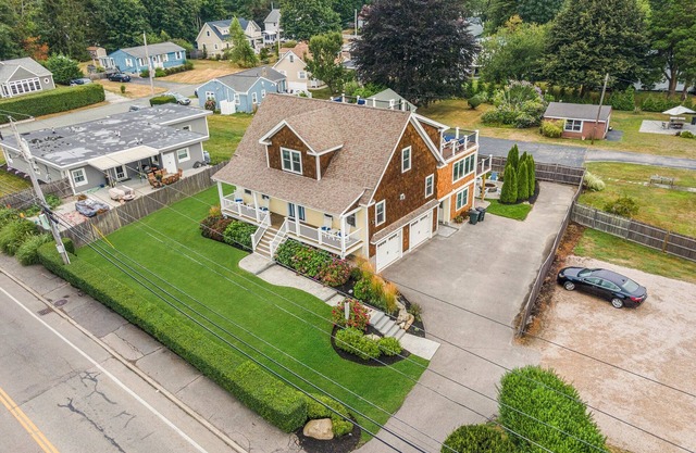 Located in Historic Narragansett Pier - Near Beach, Restaurants and Sea Wall