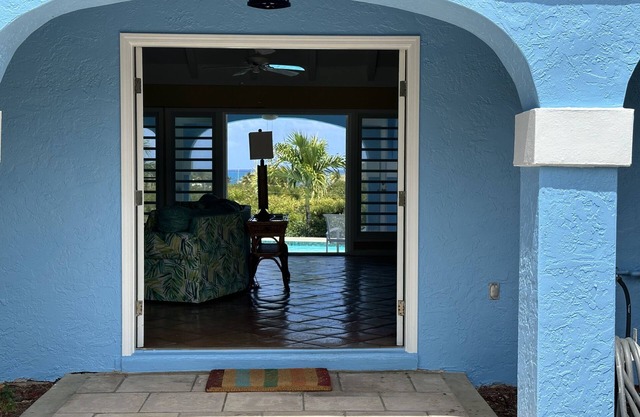 Located in Shoys-Close to sandy beaches and the Buccaneer Hotel!