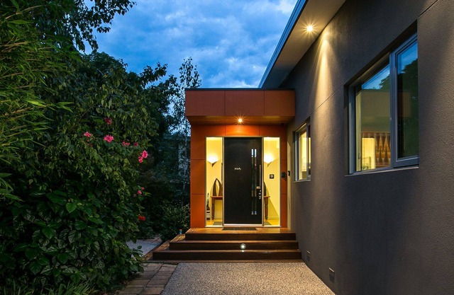 Located just 200 meters to McCrae Beach and a short stroll the shops,...