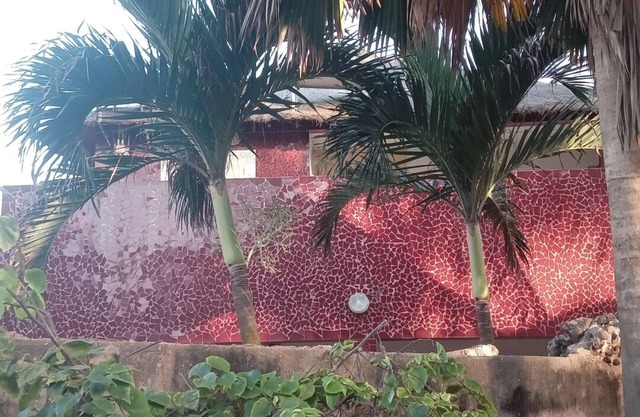 Located on the picturesque island of Ngor, next to the beach