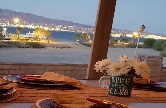 LOCATION & VIEWS Breath taking Panoramic Lake, Marina & City Light View