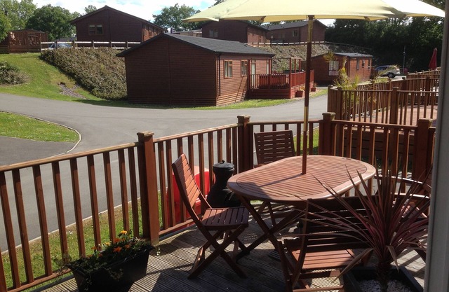 Lodge, Hot Tub on 5* Finlake Holiday Park, Devon